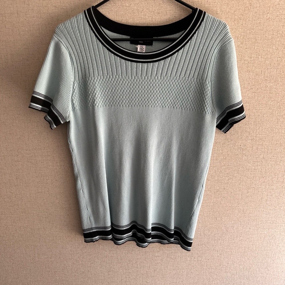 Women’s Karl Lagerfeld sweatshirt SZ. Large NWT.